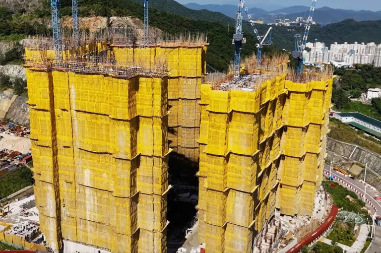 觀塘安達臣道首置地盤被揭發全部6幢大廈的鋼筋紮鐵工程涉嫌貪污造假。