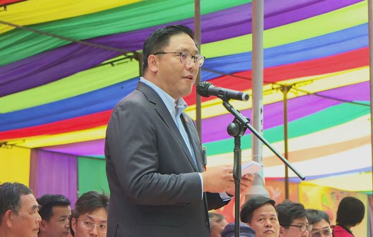 梁宏正到長洲主持會景巡遊典禮。