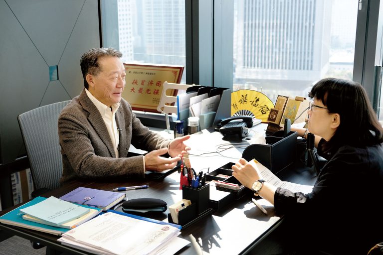 林新強期待由政府牽頭,推廣香港的法律業務。