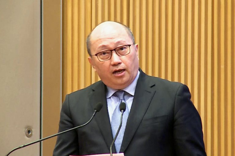61歲的鄭雁雄,2023年起出任中聯辦主任等職務,在任兩年多。