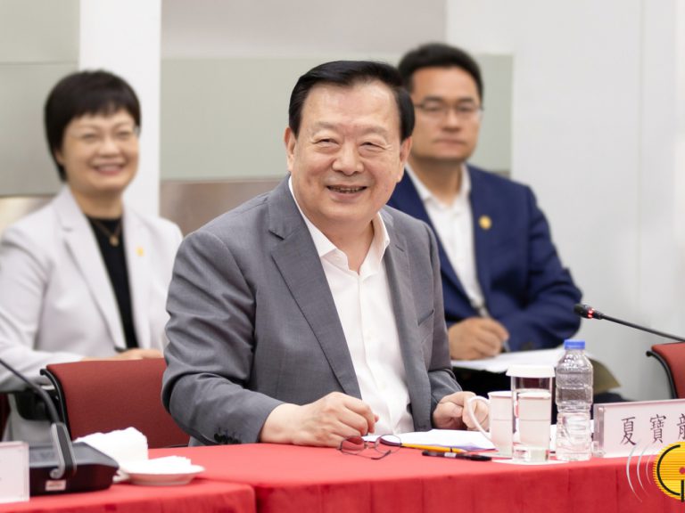 夏寶龍主任,昨日下午在政府總部與多個愛國愛澳社團代表座談。(澳門新聞局圖片)