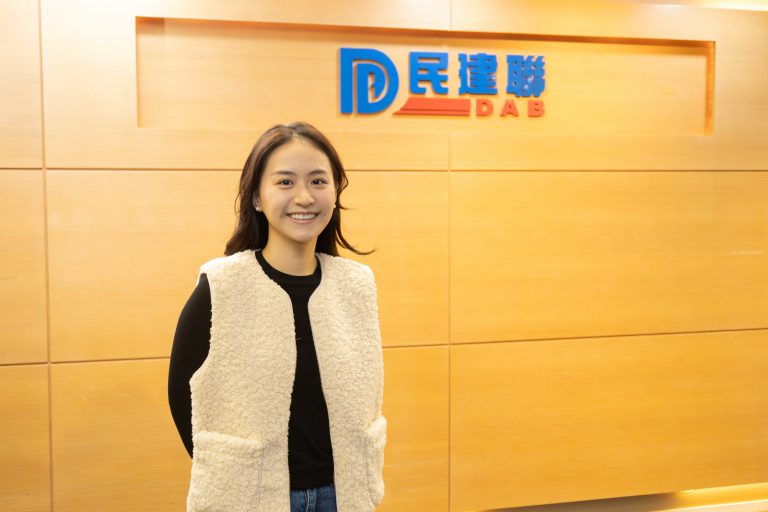 民建聯「小花」、西貢委任區議員莊雅婷今天(25日)宣佈退出「香港小姐」競選。(資料圖片)
