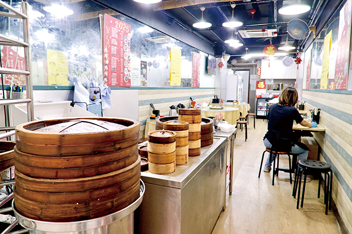 青山道86號地下的「佳餚點心」主打傳統手工點心。
