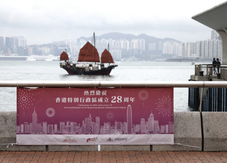 鄧炳強認為搞好國家安全,經濟才能穩定發展。