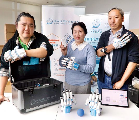 【銀色產業】（1）機械手助中風病人在家復健　香港產品進軍海外　發明家何思傑希望政府多些支持