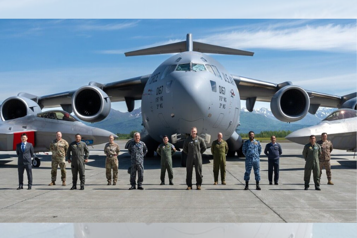 美軍方網頁公開的紅旗-阿拉斯加25-2軍演照片。(台灣梅花新聞網圖片)
