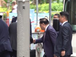 夏寶龍會見18區區議會主席及視察社區客廳　下午到中聯辦聽取工作匯報