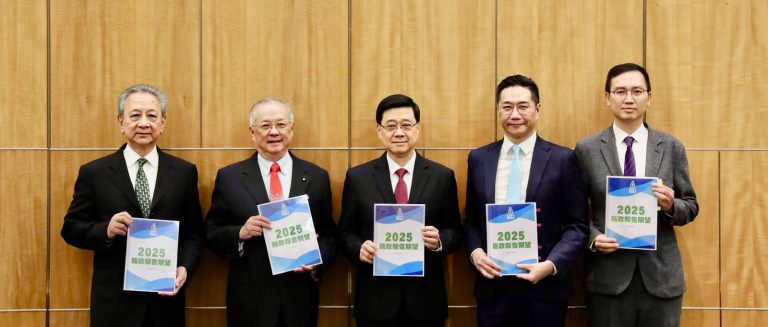 自由黨4名立法會議員與行政長官李家超會面,發表對新一份《施政報告》的期望。