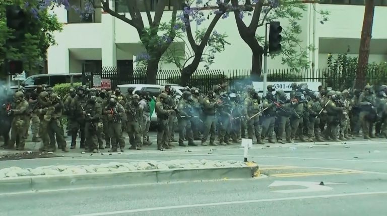 特朗普簽署行政命令,增派2000名國民警衛軍到洛杉磯鎮壓示威。
