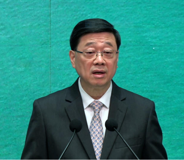 李家超下周一就2025年「施政報告」公開諮詢, 並提早於9月份發表。(網上圖片)