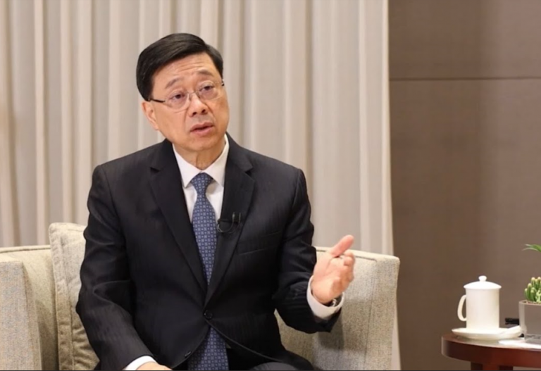 李家超指:正研設「高級公務員問責制」 強化部門日常管理。(網上圖片)