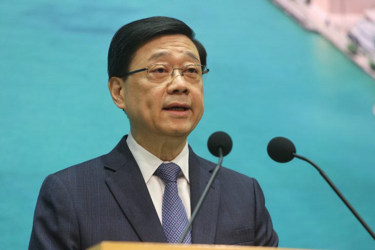 李家超感謝各界積極響應,為市民提供不同優惠及多元慶祝活動。(中通社資料相)