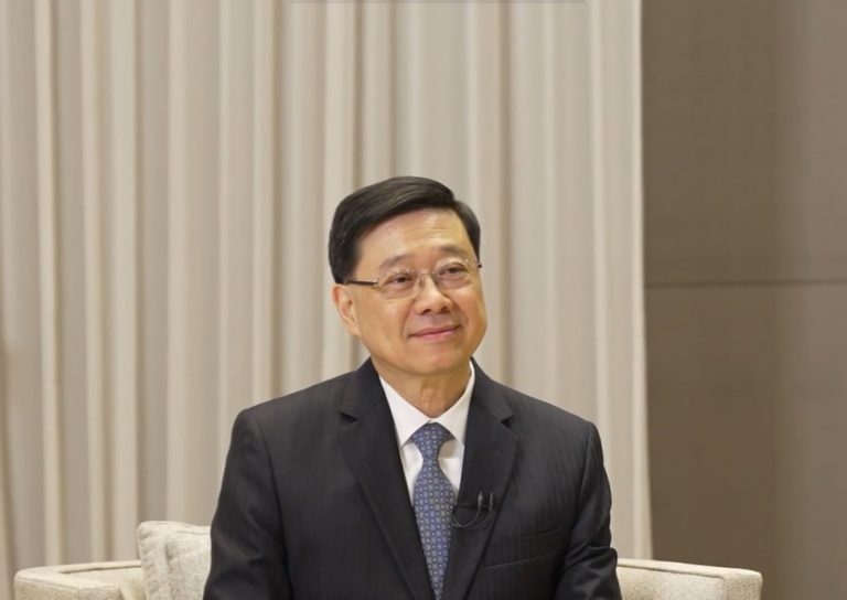 李家超說,特區政府要用好「一國兩制」帶給香港的獨特優勢,把握國家發展機遇與國際機遇。(網頁截圖)
