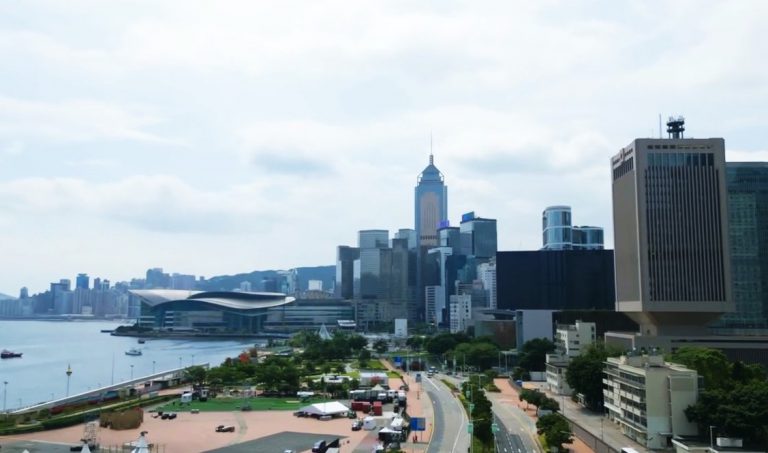 李家超表示,要做好內聯外通,即是把握好國家機遇和國際機遇,為市民建設更美好的香港,開拓新商機和新市場。