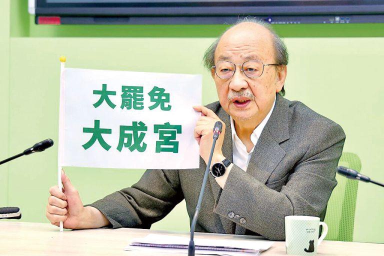 民進黨的「立 法院」黨團總召集 人柯建銘稱,「大罷 免」若要「大成宮」 須加倍努力。