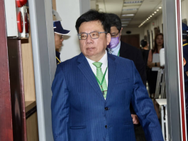 濫用公務車接送寵物惹爭議　李俊俋獲准辭職並予以免職