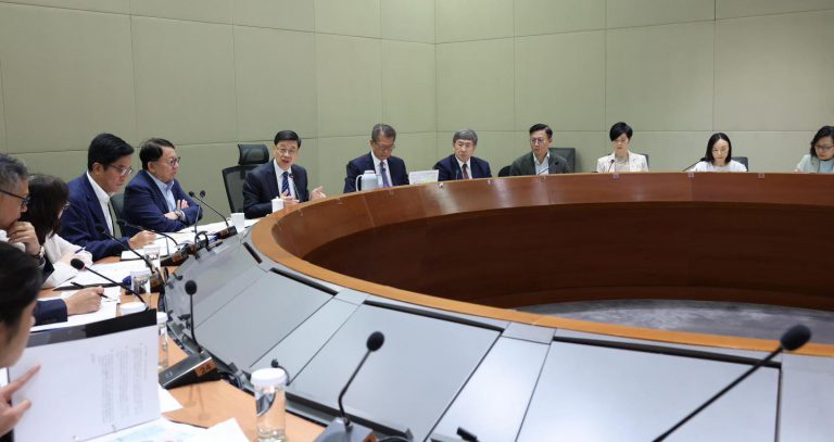 李家超在會議上提出4點指示,推動10項工作。(李家超facebook圖片)