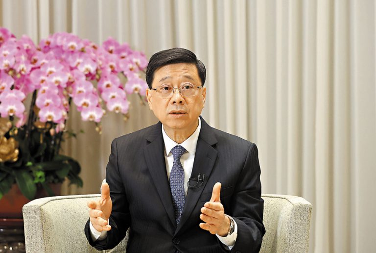 李家超必須繼續維護國家安全。