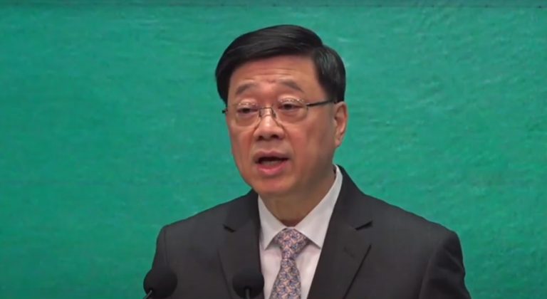 李家超續指,網約車是世界趨勢,亦相信這是不能逆轉的趨勢,所以政府要立例規管。
