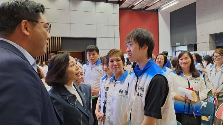 關愛隊隊員分享做義工的感受和心得。(民政事務總署Facebook)