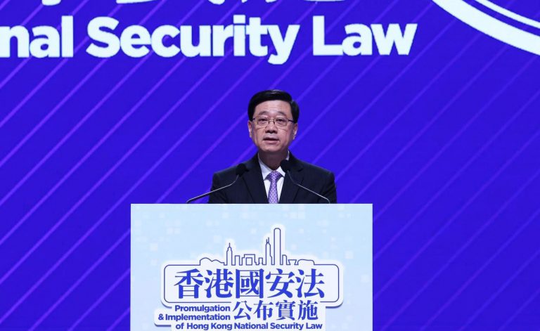 李家超在社交專頁說,當前國際地緣政治複雜多變,香港作為連接內地和世界的「超級聯繫人」、「超級增值人」,安全與發展必須並重。