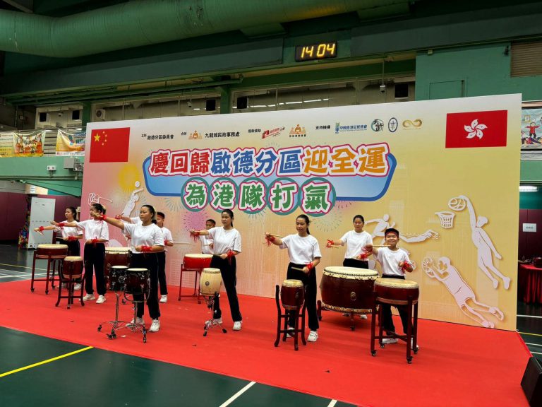 活動由聖公會聖匠小學的中國鼓表演揭開序幕。(民政事務總署Facebook)