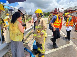 將軍澳環保大道爆地底食水喉管　西貢關愛隊及區議員全力協助居民