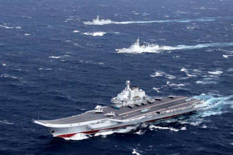 中國遼寧號航母及其艦隊。(新華社)
