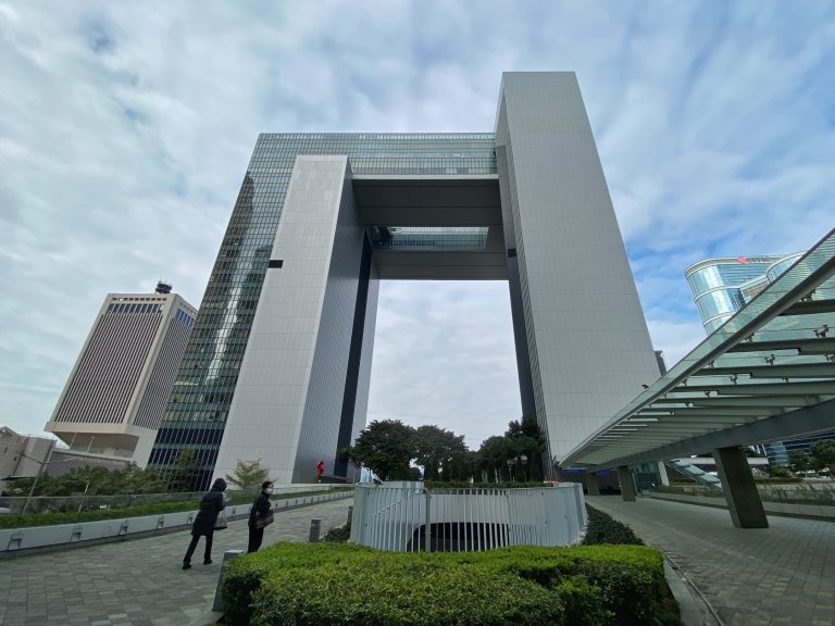 本屆政府上任快將3年,問卷調查結果顯示,66%受訪市民對本屆政府上任至今工作表現感滿意。(中通社)
