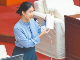 民進黨籍台北市女議員林亮君報警稱遭裸照勒索　網民質疑自導自演
