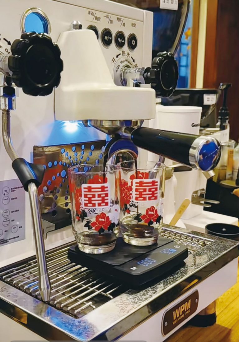 懷舊囍杯甚具特色。