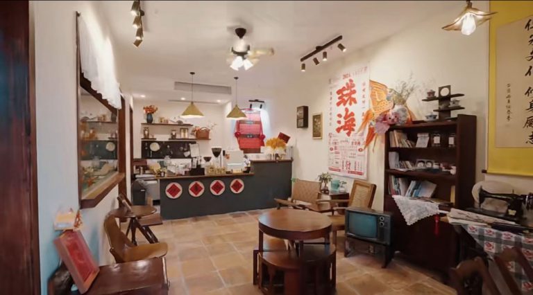 紅木家具裝飾,使店內充滿濃濃的懷舊氣息。
