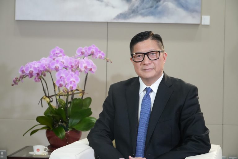 鄧炳強指,年輕人應主動維護國家安全。