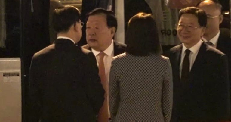 李家超又說,夏寶龍認同和讚揚關愛隊的工作,勉勵關愛隊繼續用心做。