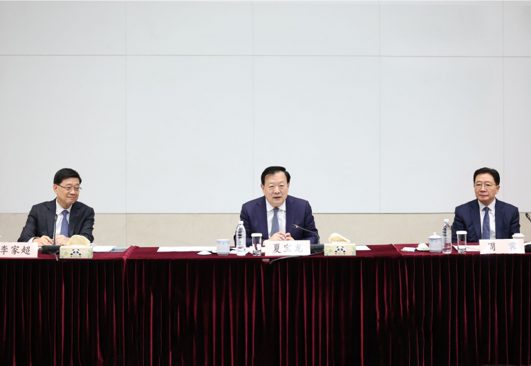 夏寶龍與愛國愛港團體代表座談。