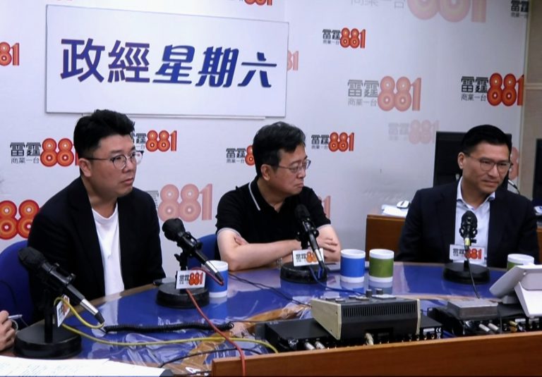 劉國勳(左)表示,政府的化驗結果雖然說水質安全,但未必能令人安心,認為政府應對市民有同理心,盡快更換食水喉管。