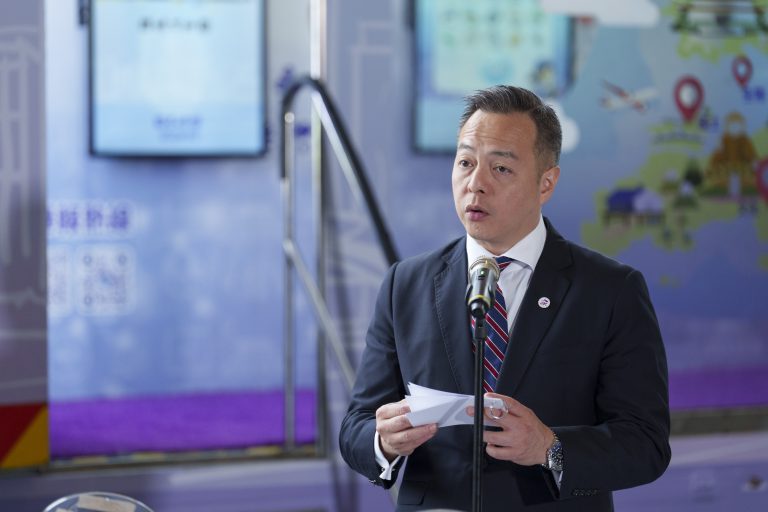 警務處處長周一鳴在「NSpeed 國安快遞」宣傳車啓動禮致辭。