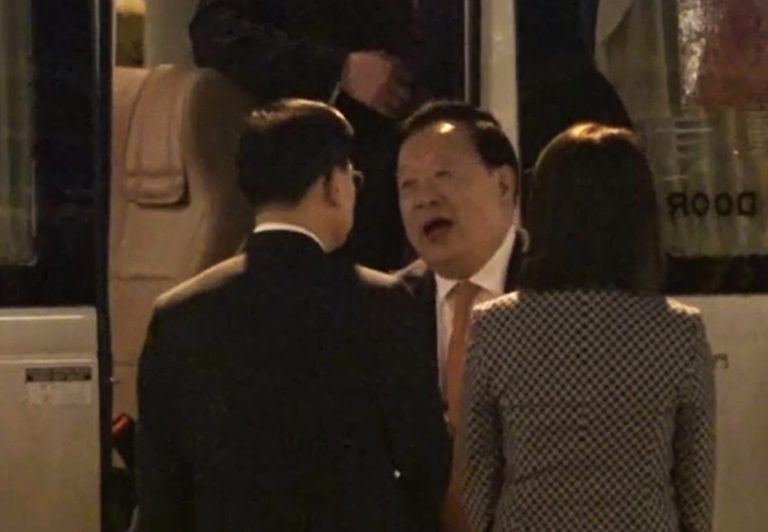 李家超又透露,夏寶龍提醒香港要集中精神做好自己的事,無論是防範風險,還是發展領域,都做好自己應做的事,包括開發新市場。