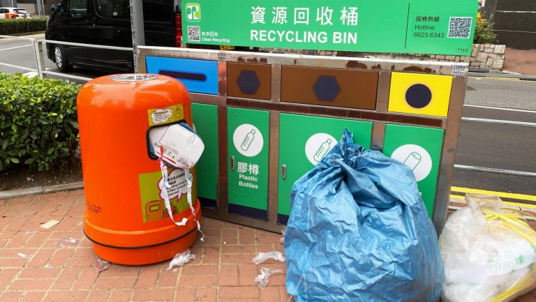 謝展寰說垃圾徵費計劃暫緩實行近 1年以來,減廢回收工作取得成效。