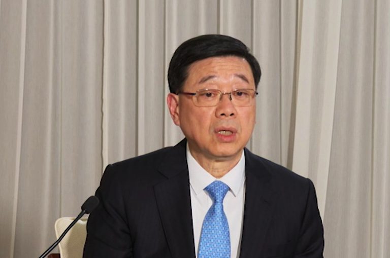 李家超表示,市面上似乎有很多店舖關門,但亦有新店開張,認為本港市場仍然「有得做」。