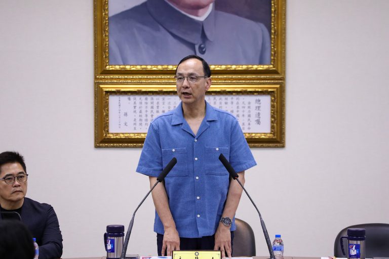 朱立倫在兩岸問題上的立場與決策搖擺不定,喪失了國民黨的基本立場。(圖片取自中國國民黨全球資訊網)