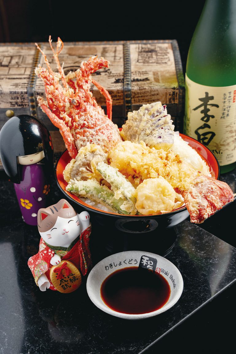 原隻龍蝦天婦羅蓋飯 $178 原隻龍蝦天婦羅爽脆鮮美,還有炸脆的南瓜、青椒仔及茄子等,豐盛滿足。