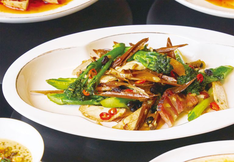 煙燻西蘭花苗 $188 煙燻竹筍、四川煙肉和發酵黑豆等快手爆炒而成,未入口已先傳來陣陣香味。