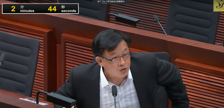 何君堯批政府未全面評估制度的影響,在今屆立法會即將尾聲時才提出,是「滾水淥腳」。(影片截圖)