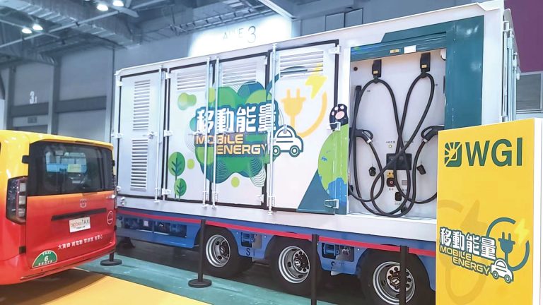 大容量的流動充電設備解決了「大黃蜂愛心車隊」1,000輛電動車的充電問題。
