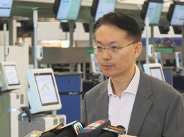 韋帕襲港10號風球高懸　機場全日取消約500班機午後約400航機可升降