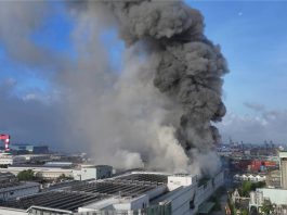 高雄鋰電池廠大火毒氣外洩15傷    重創台鋰電池業