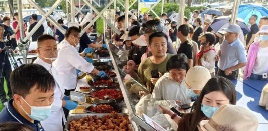 內地五星酒店擺地攤　香港酒樓連執笠　如何破局？　文：吳建東