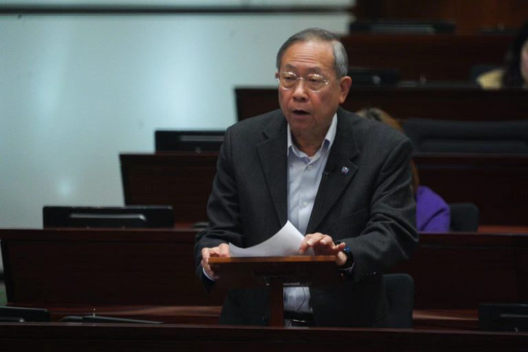 黎棟國認為,修訂已平衡監獄管理需要和在囚人士權利。
