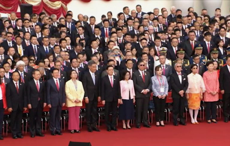行政長官李家超,及3名前特首梁振英,林鄭月娥及曾蔭權,一起出席升旗儀式。